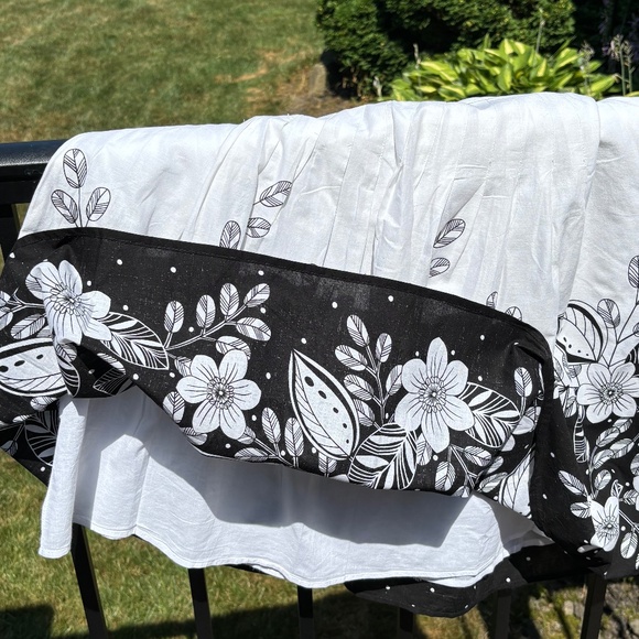 Vintage GH Bass & Co White and Black Floral Print Skirt - pristine cond - Size 6 - Picture 5 of 8